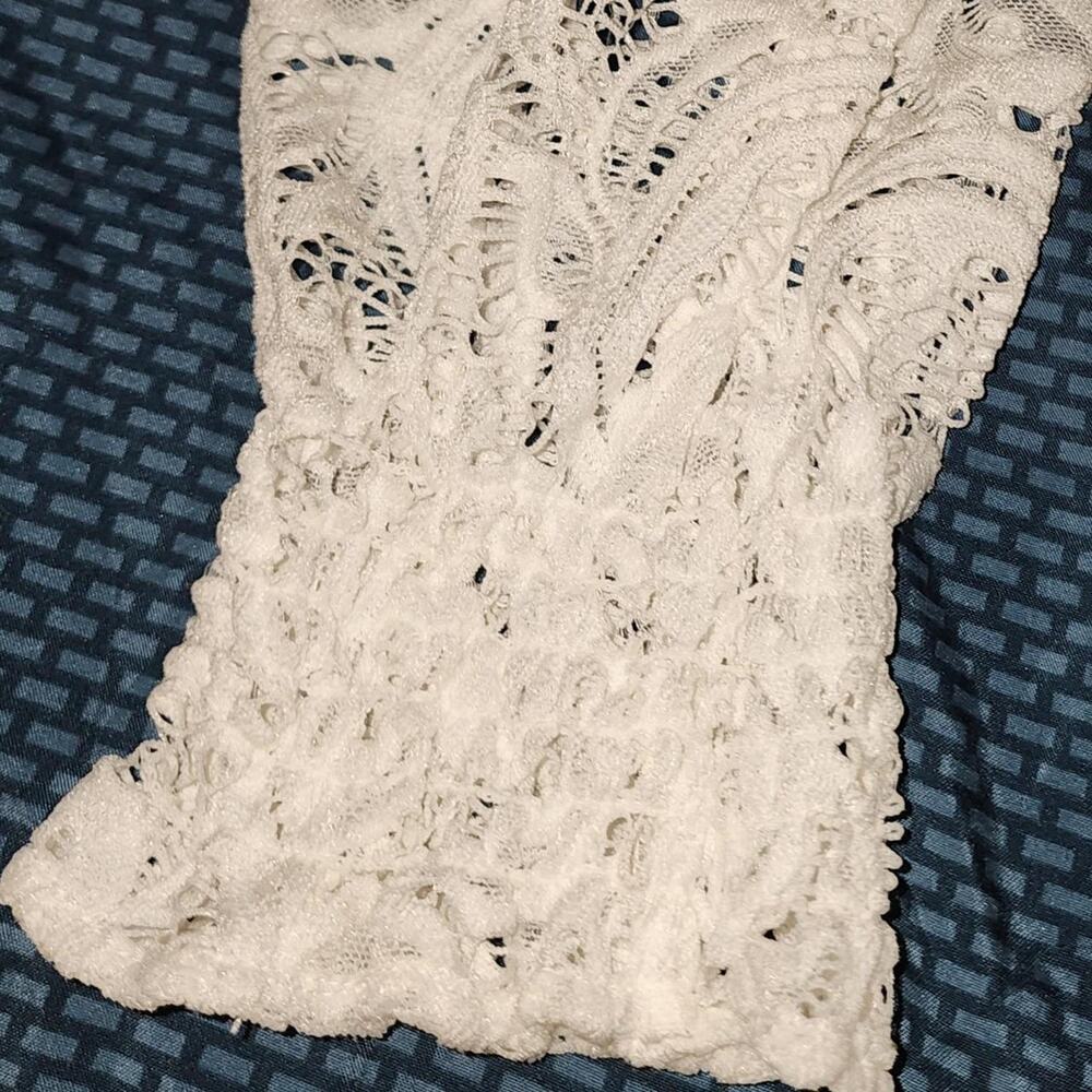 Adrianna Papell white lace blouse ith floral embroidery, size XL - Picture 5 of 7